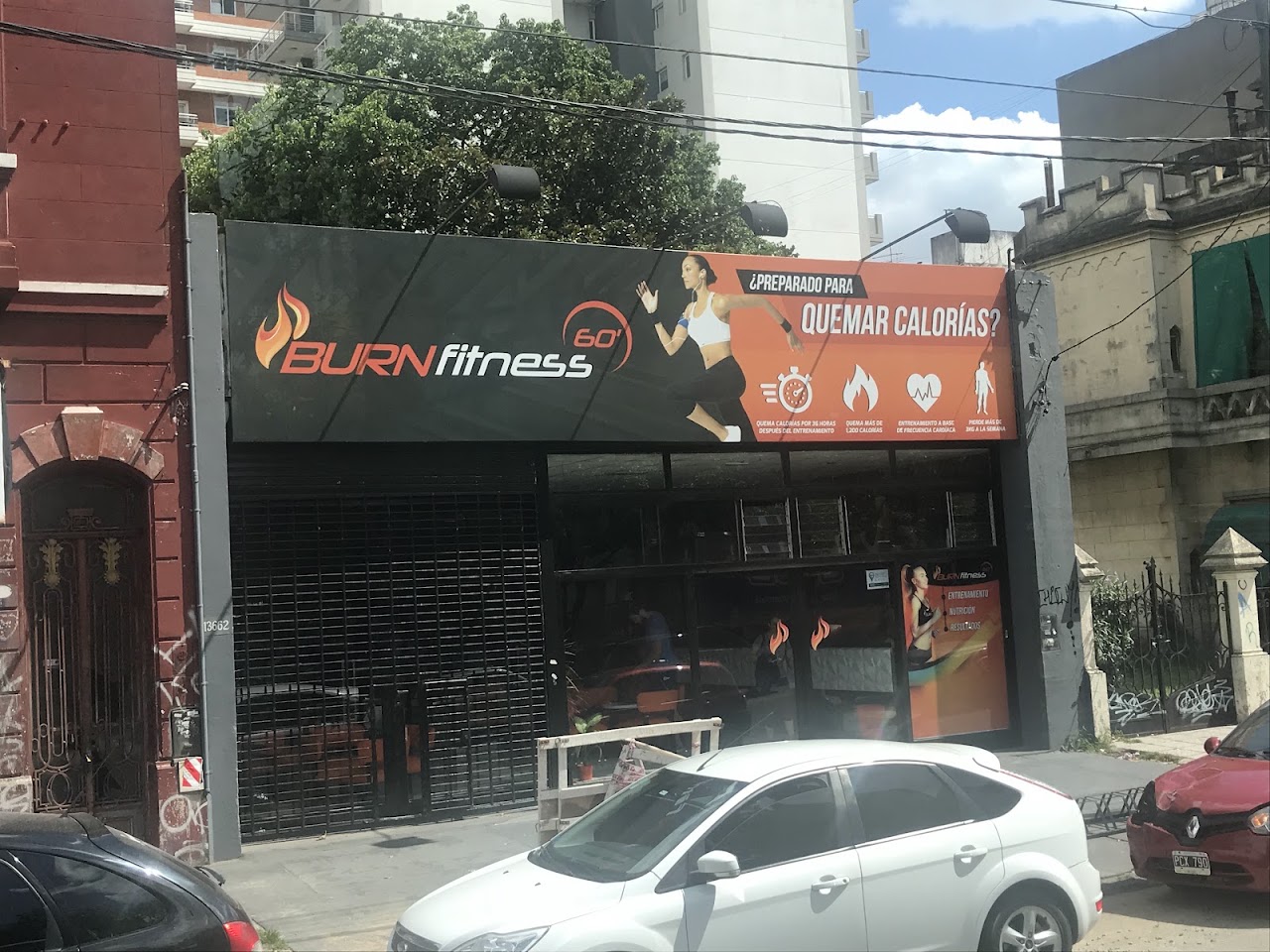Fachada de Burn Fitness, gimnasio en Ramos Mejía